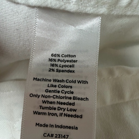 Talbots Petite Medium White Stretch Denim Jacket Classic Preppy Jean Jacket - Picture 6 of 11